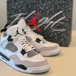 Air Jordan 4 ‘Military Black’ 10.5